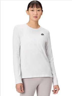 Nike Women's Sportswear Club Long-Sleeve T-Shirt
